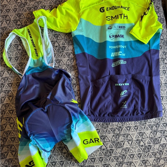 Women’s Large Team Zoot 2020 Cycling Kit - Picture 2 of 2